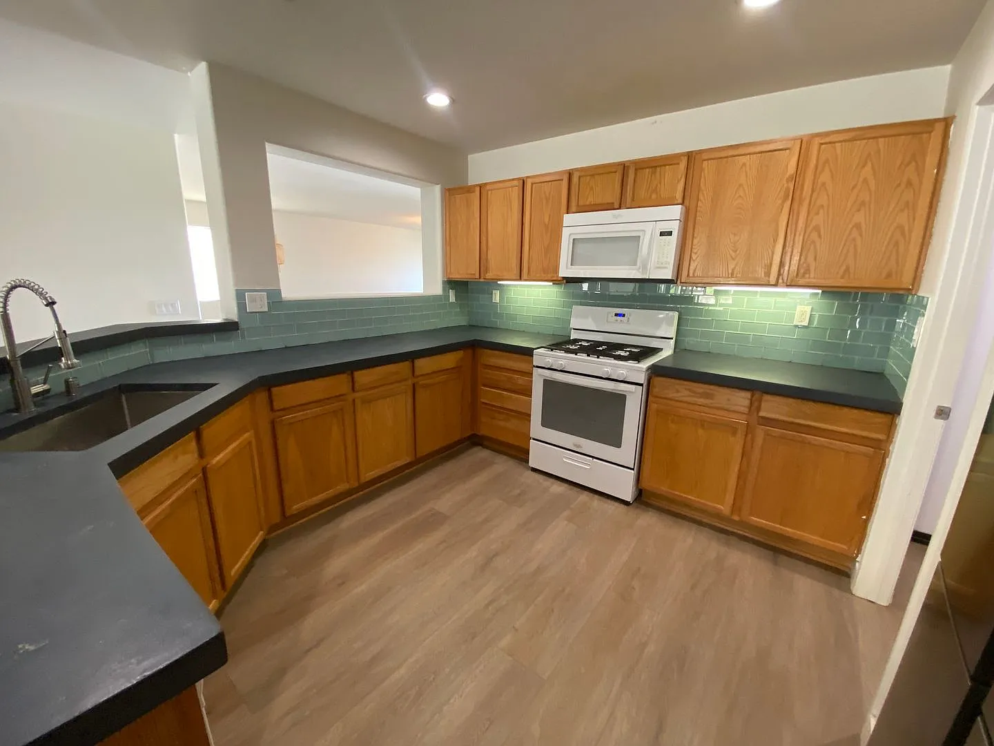 Palmale 3 bedroom Available Now! — Photo 4