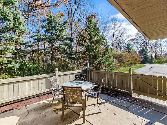 2nd image of 2332 Willowside Ln