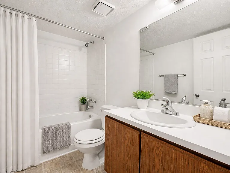 Eastgate Woods Apartments — Photo 7