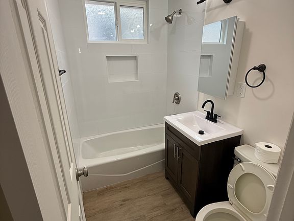 4th image of 10501 Weigand Ave #1