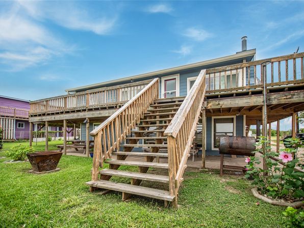 329 E Bayshore Dr, Palacios, TX 77465