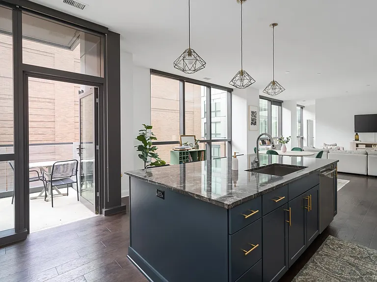 250 Spring St #313 — Photo 1