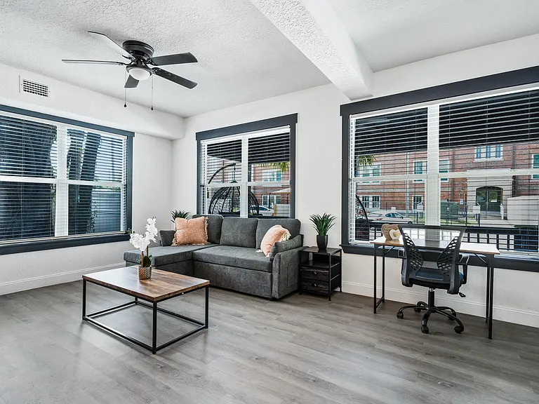 209 W Gladys St #2 — Photo 5