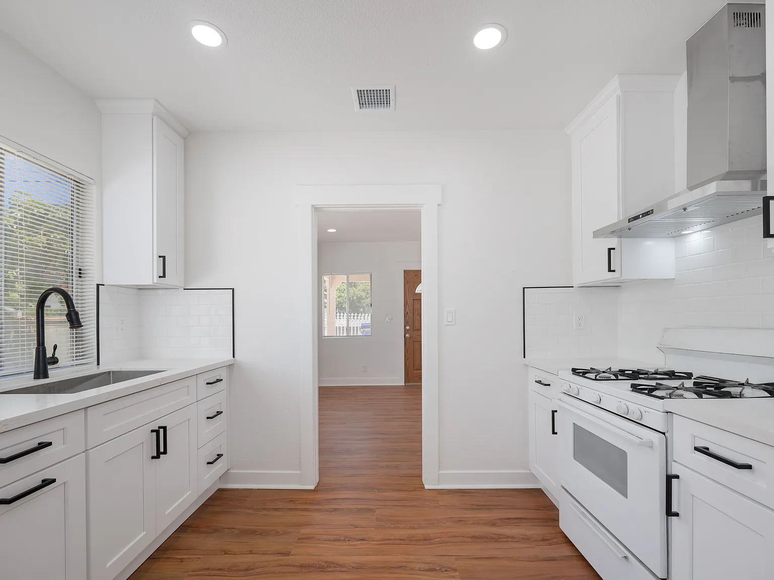 2 bed, 1100 sqft, $2,850 — Photo 3
