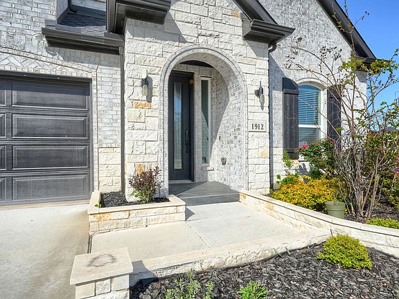 4th image of 1912 Brentwood Ln