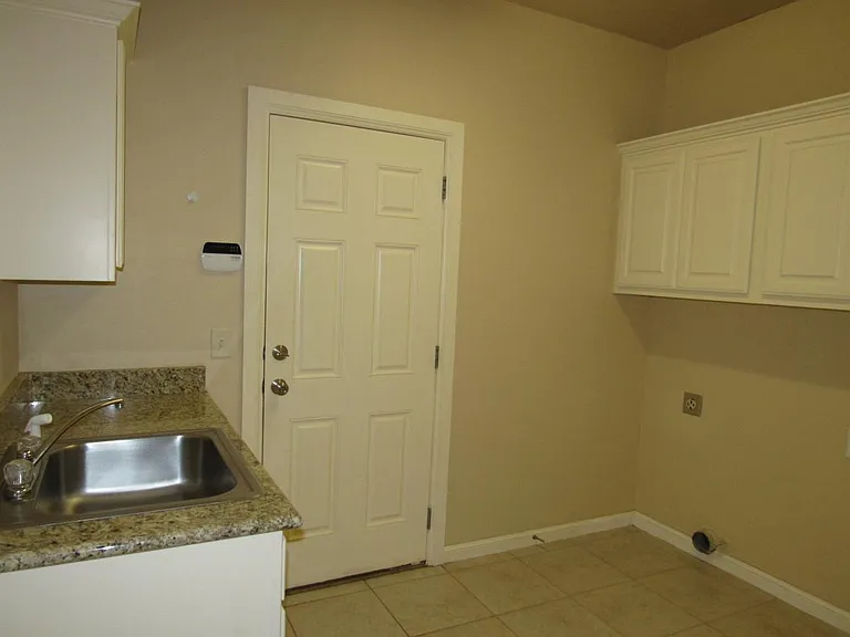 8408 NW 122nd Cir — Photo 18