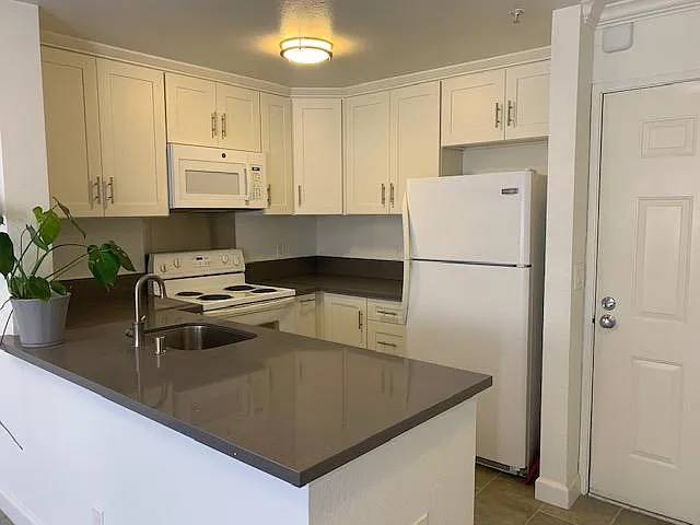 8889 Caminito Plaza Centro #7123 — Photo 1