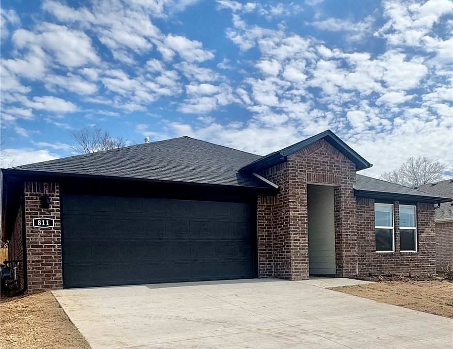 1st image of 811 Picard Ave