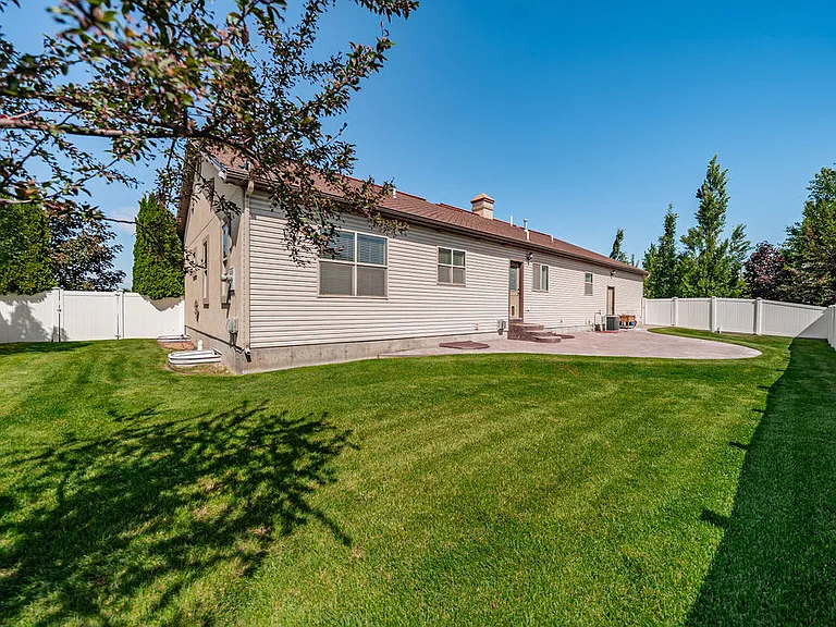 140 Casa Dr — Photo 17