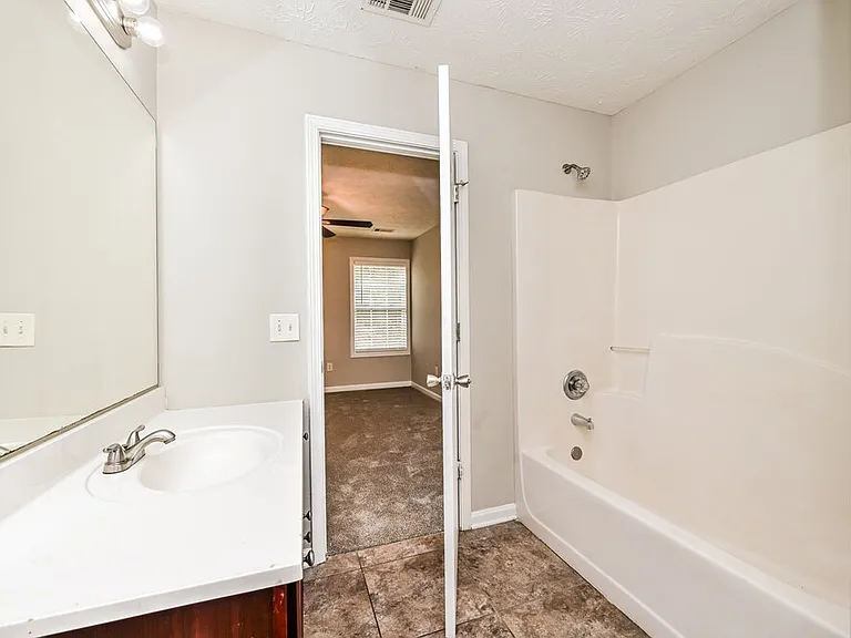 120 Sampson Ct — Photo 10
