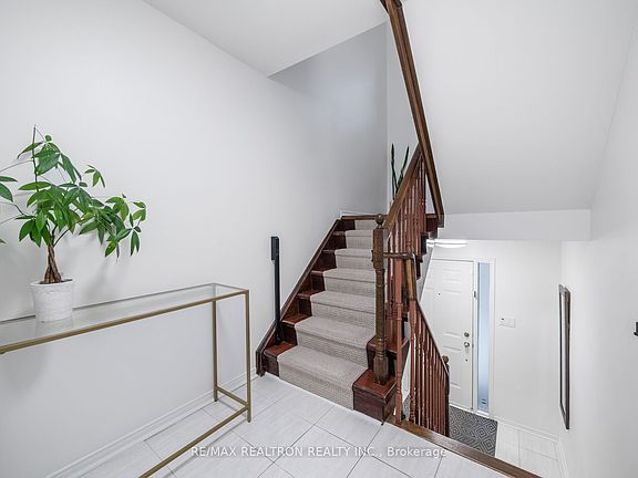 2nd image of 114 Leah Cres #39