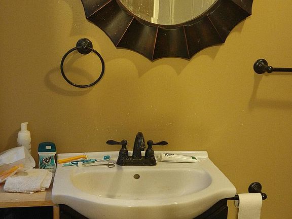 Apt. 1 Full bath