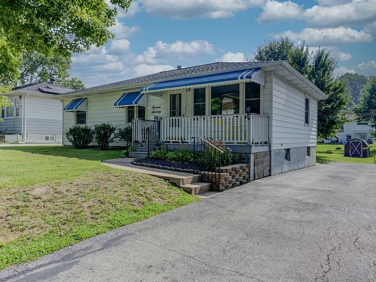 1170 Margaret Ln — Photo 4