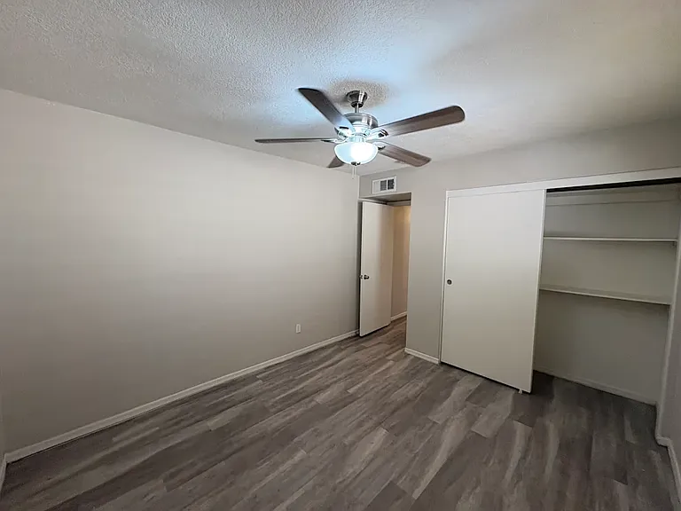 5630 W Vogel Ave — Photo 8