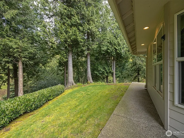 237 Creekview Crst — Photo 44