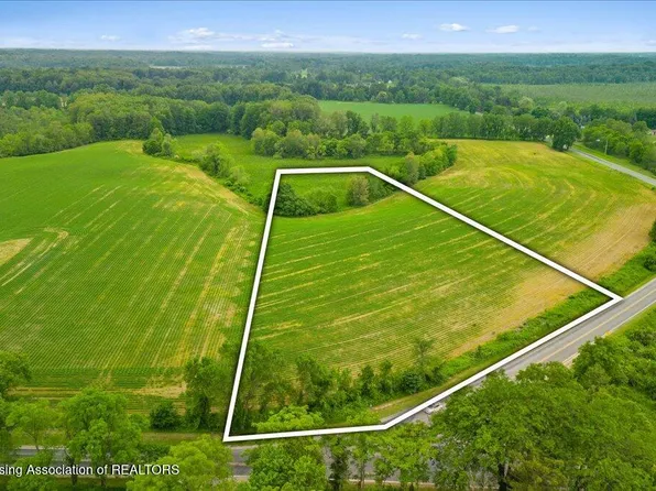 1 Pifer Rd, Delton, MI 49046