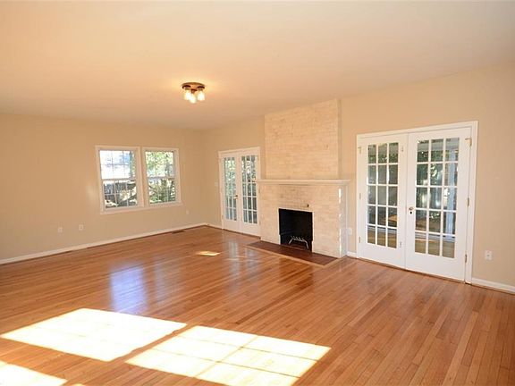 2nd image of 1210 Magnolia Ave