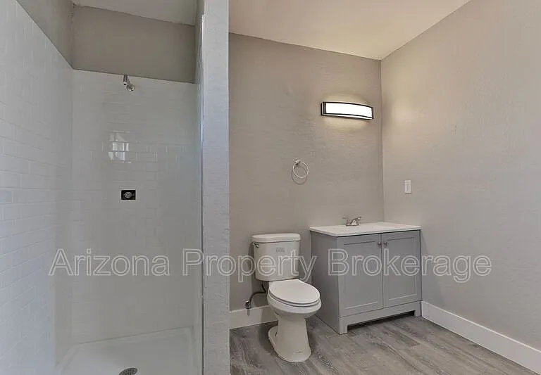 1538 E Pierce St #B — Photo 28