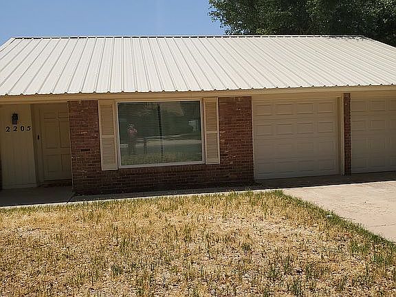 3rd image of 2205 Cimmaron Dr