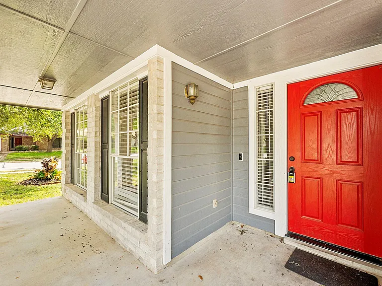 17249 Sandwick Dr — Photo 3