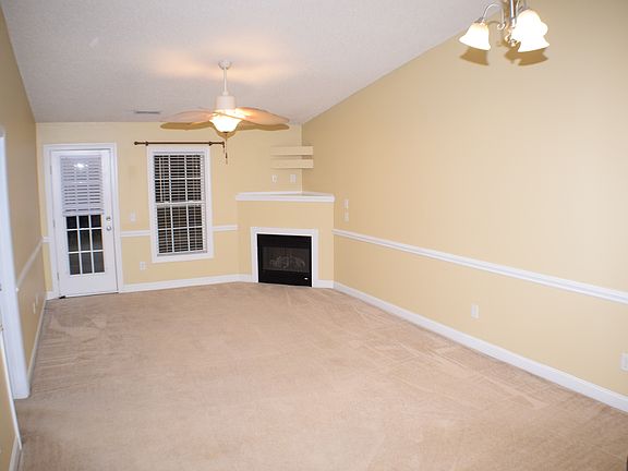 LIving / Dining Area