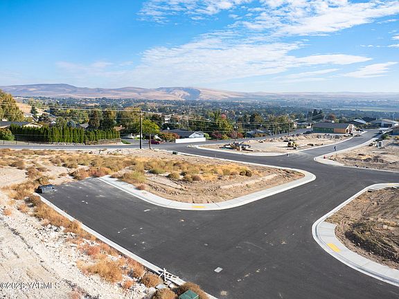 4th image of 830 Vista Del Sol