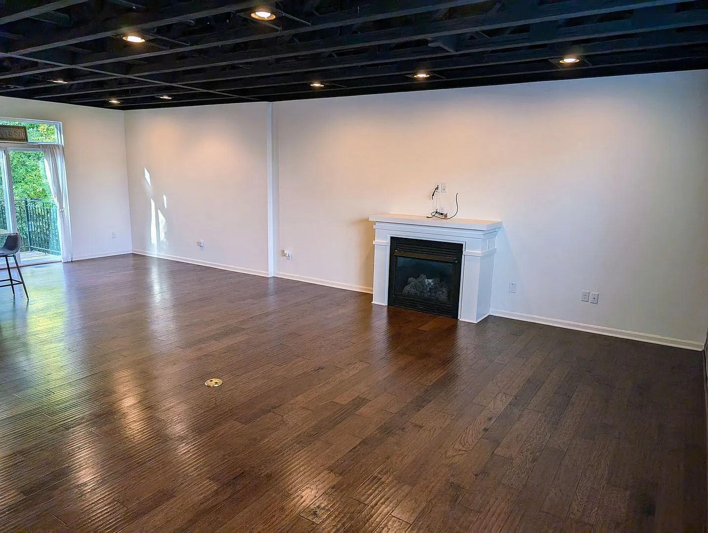 Available Now! Luxurious And Modern 3-4 Bedroom / 3.5 Bath Townhome In The Twin Lakes Community! — Photo 4