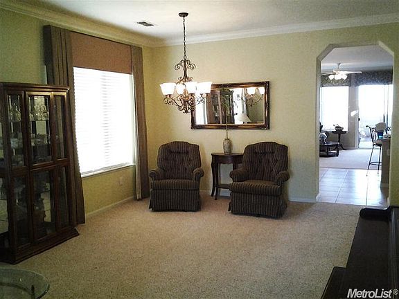 4th image of 371 Pelican Bay Cir