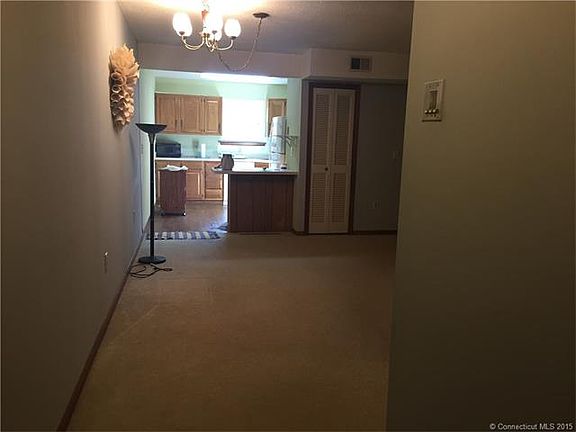 4th image of 702 Twin Circle Dr