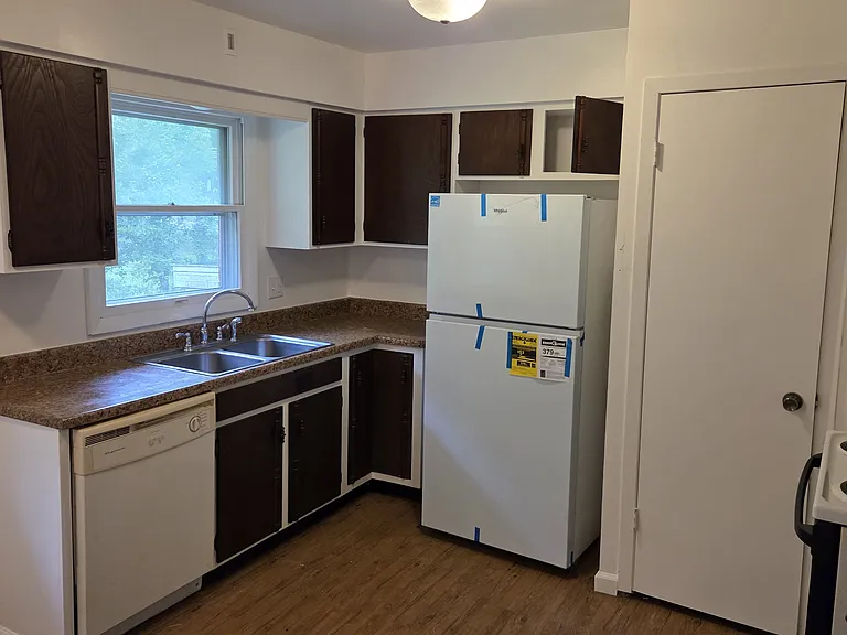 41 Hutchinson St #3 — Photo 4