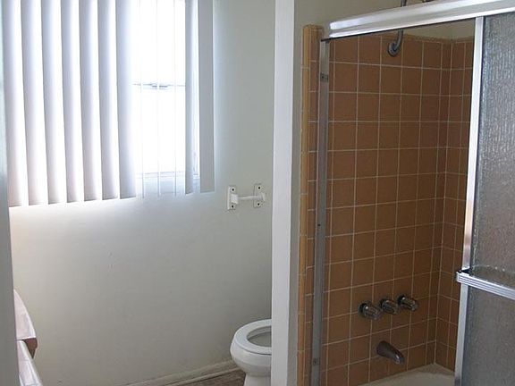 5th image of 438 Cedar Ave Unit 8