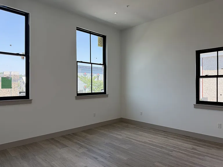 Five Point Flats — Photo 14
