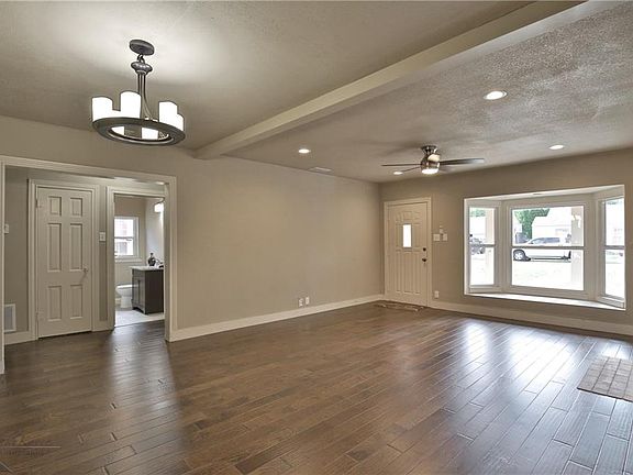 2nd image of 1133 Jeanette St