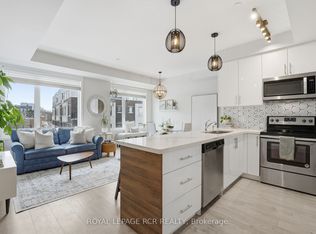 200 Alex Gardner Cir #36, Aurora, ON L4G 3G5