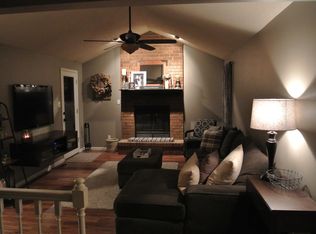 1566 SW Cheyenne Hills Rd, Topeka, KS 66604