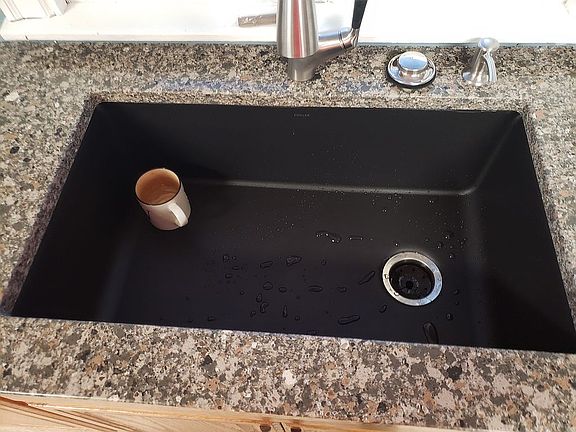 Farmhouse sink