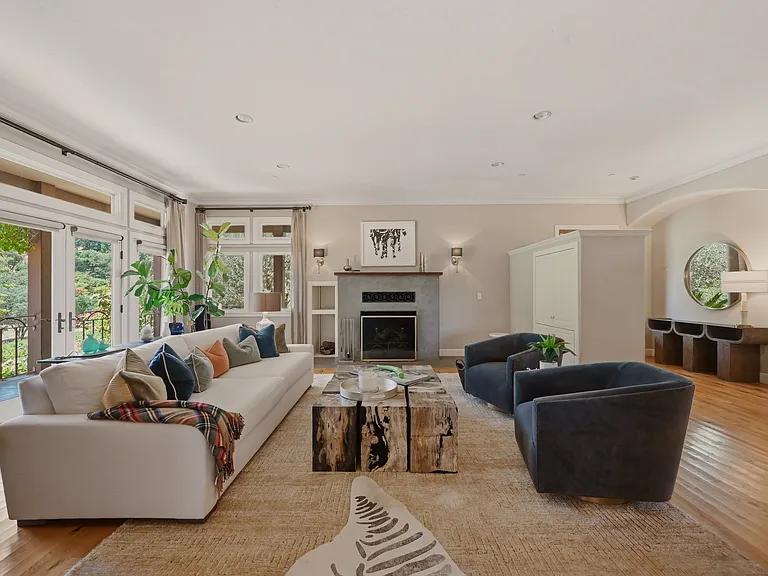 2491 Spring Mountain Rd — Photo 18