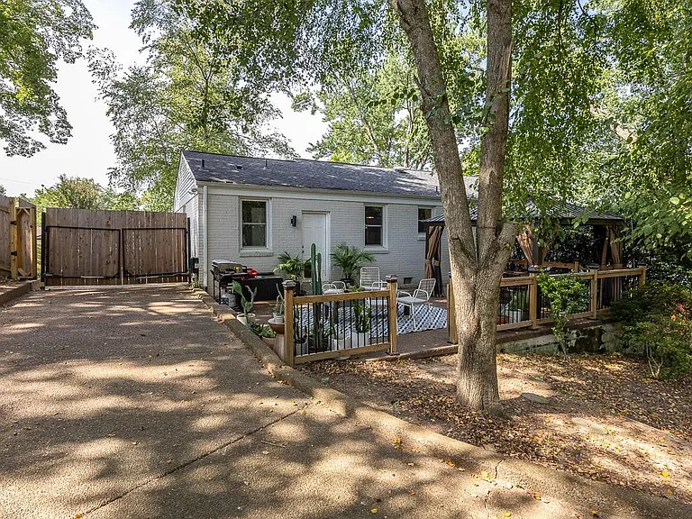 632 Watsonwood Dr — Photo 37