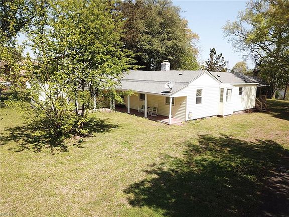 Spacious Ranch with 3 bedrooms, 2 full baths, and over 1641 square feet. You will find a Great Room, Eat in Kitchen, Formal Dining, Room, and Sun Room. 