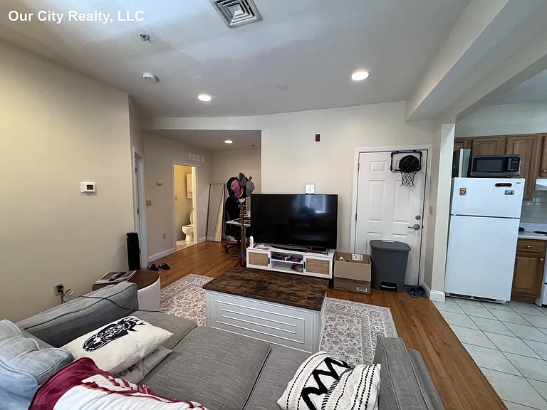 460 Green St #3 — Photo 2