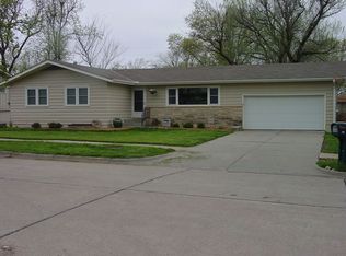 715 Canfield Dr, Manhattan, KS 66502