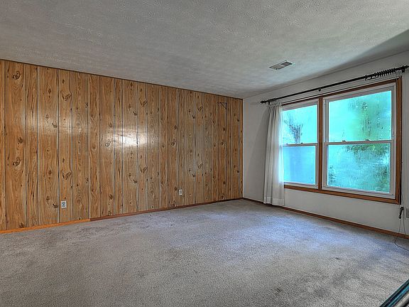 4th image of 160 Ford Ln