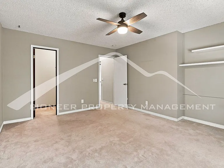 2598 S Vaughn Way #B — Photo 18