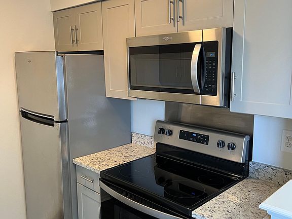 3rd image of 34615 Mulvey Ave #34615