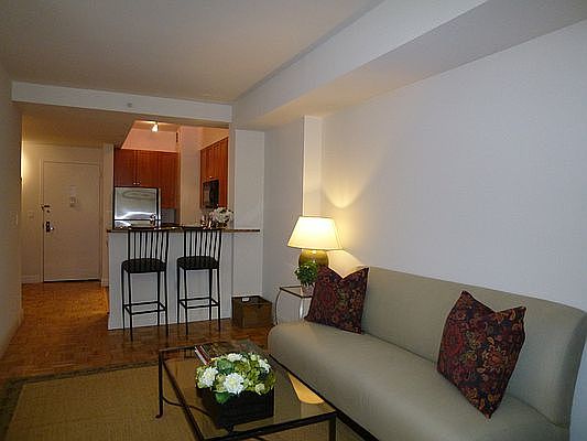 3rd image of 1500 Lexington Ave APT 14F