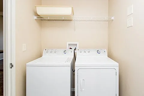 Lincoln Meadows Apartments — Photo 20