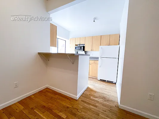 Rented by eRealty Advisors USA Inc | media 9