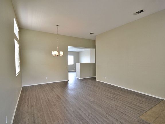 4th image of 180 Goldenrod Ave