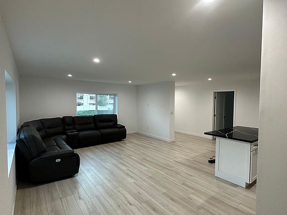 5th image of 835 S Garfield Ave #1