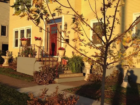 415 15th St #B, Bettendorf, IA 52722